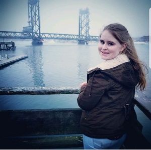 Meet your Posher, Emily